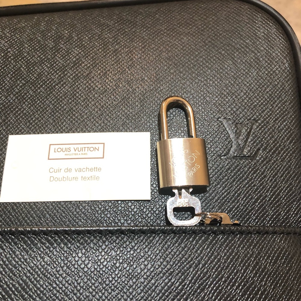 LouisVuitton Rolling Luggage Carry-on Suitcase